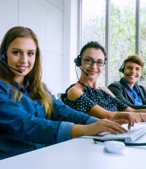 operator customer service in the office